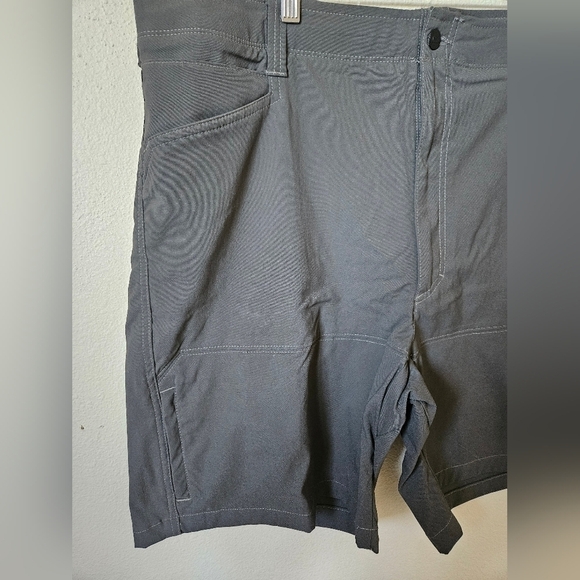 MEN'S WRANGLER OUTDOOR PERFORMANCE UTILITY SHORT IN SMOKE 42 - Picture 10 of 12